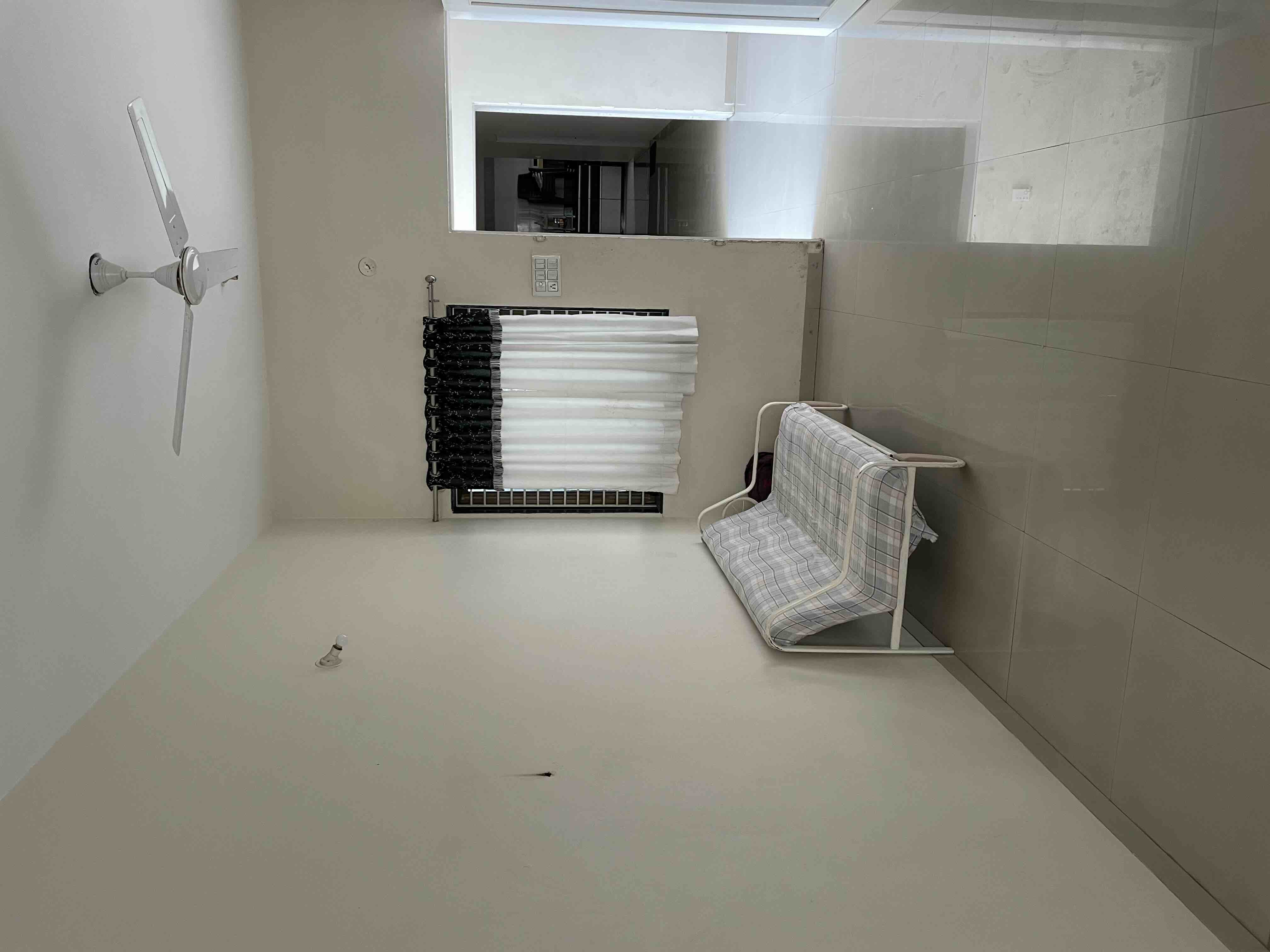 Description of Image 9